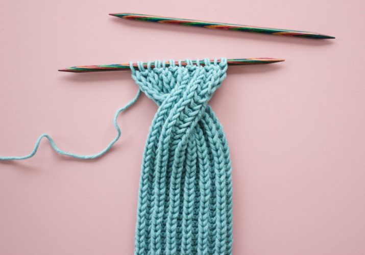 Kostenlose Strickanleitung Stirnband mit Twist