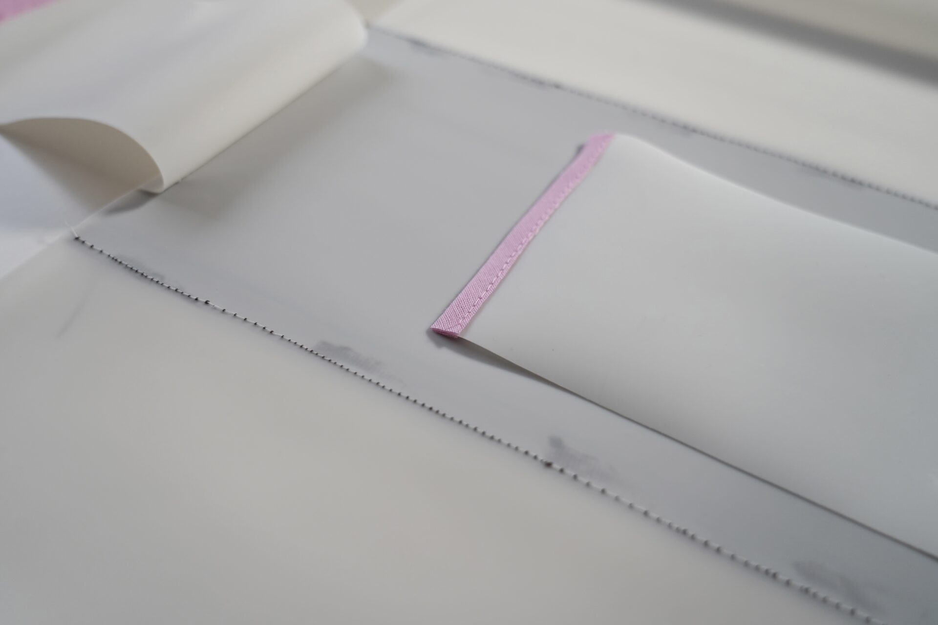 Kosmetiktasche aus Jelly Vinyl – Nähanleitung kostenlos