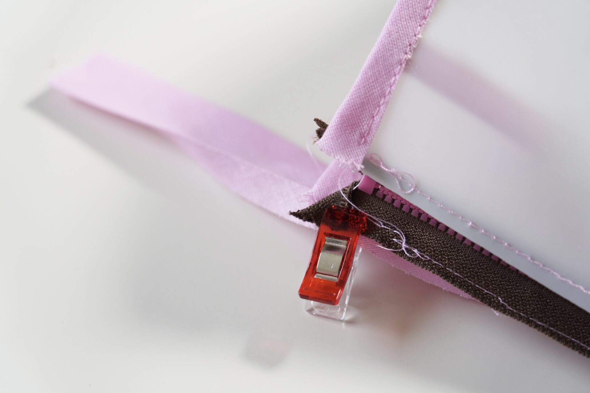 Kosmetiktasche aus Jelly Vinyl – Nähanleitung kostenlos
