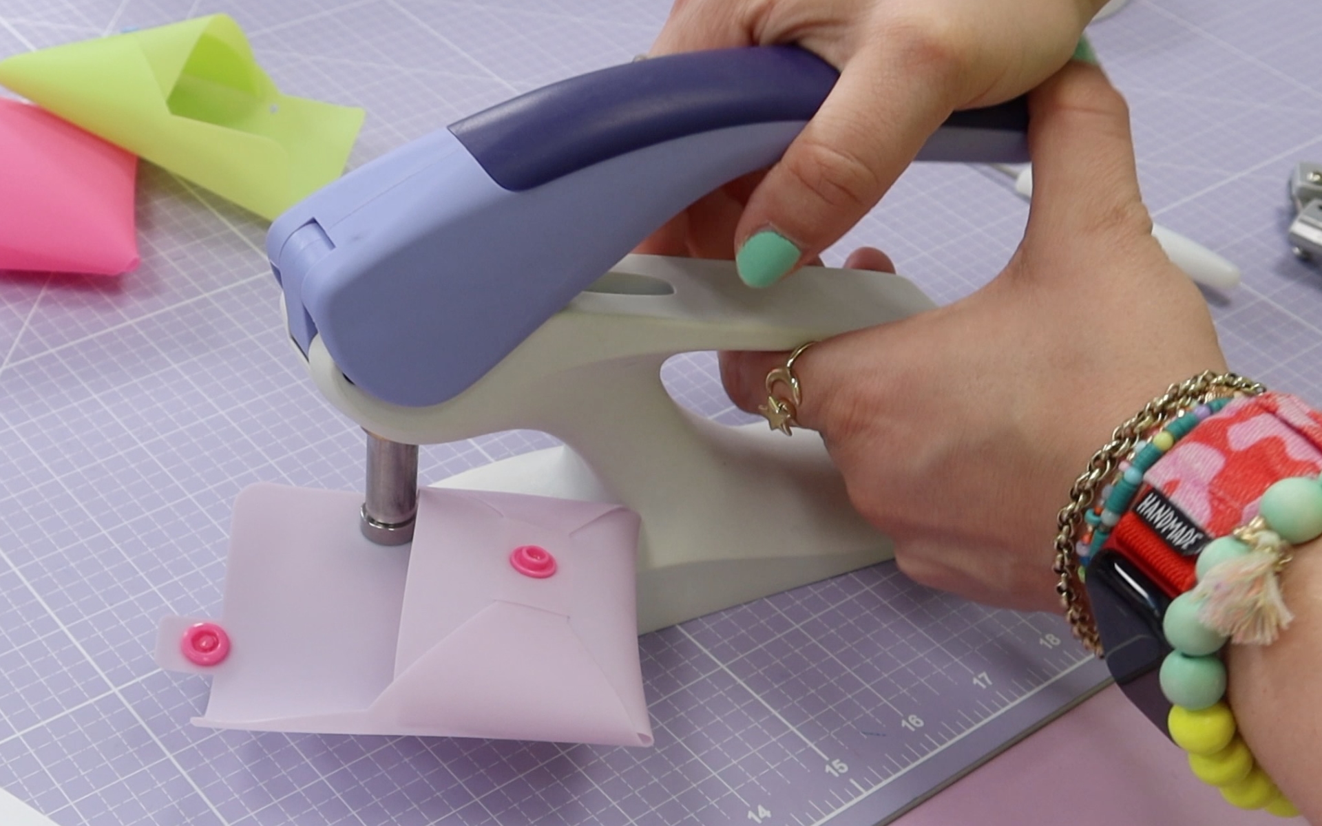 No-Sew-Mini-Tasche aus Jelly Vinyl – Schnittmuster kostenlos